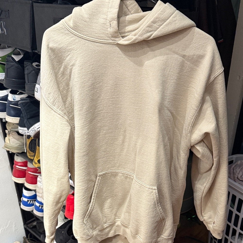 Gildan Men's Cream Hoodie Sweater